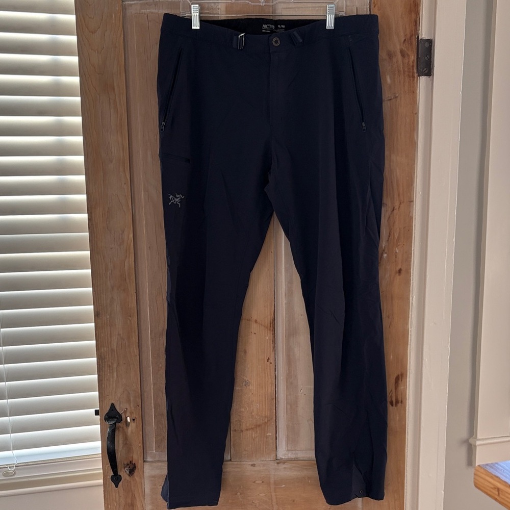 Arc'teryx Men's Dark Navy Cargo Pants